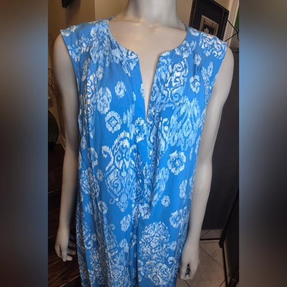 Women's Blue and White Floral Shirt Dress - Picture 7 of 16